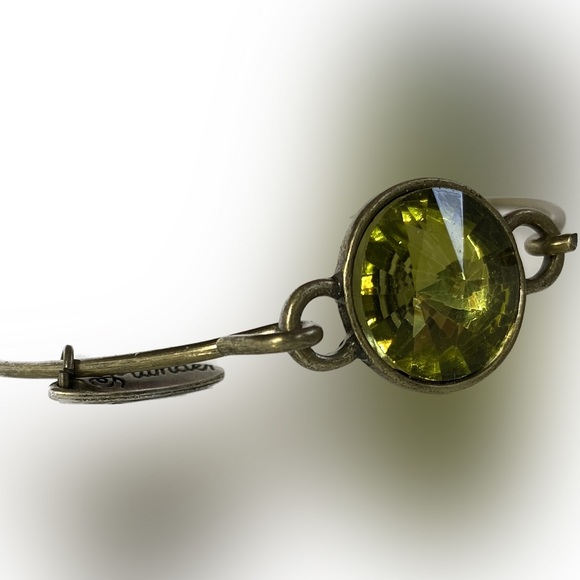 Plunder Peridot Colored Bracelet - Picture 3 of 4